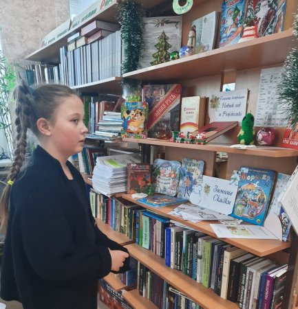 Обзор книжной выставки «Новый год у ворот»