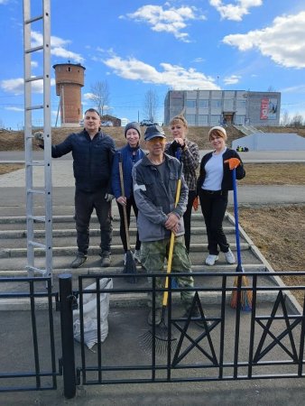 В преддверии великого праздника — Дня Победы — на центральной площади р. п. Железнодорожный кипела работа.